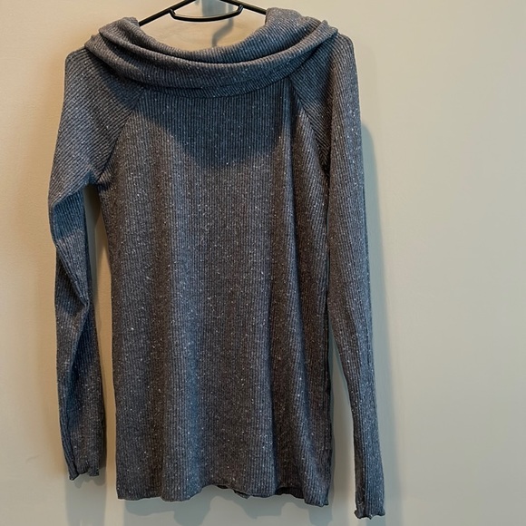 *GRAY* NWOT, chaser, women’s Love Rib Off Shoulder Sweater, super soft LS - Picture 3 of 7